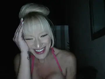 Summerbaddie413  live sex cam