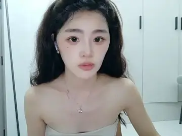 Yolo-777  live sex cam