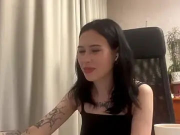 AteEtonian  live sex cam