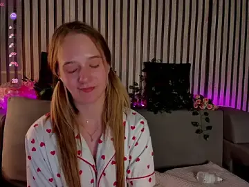 Casey_Sweeet  live sex cam