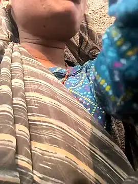 Hot_raaani  live sex cam