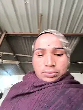 Hot_raaani  live sex cam