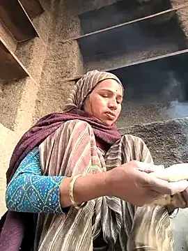 Hot_raaani  live sex cam