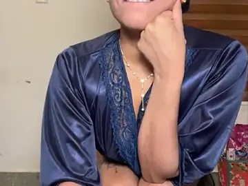 LucytheDevilQueen  live sex cam