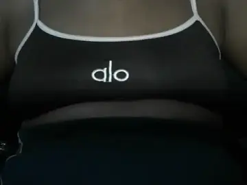 Moos1009  live sex cam