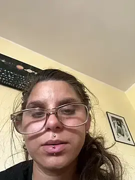 Brutecia2002  live sex cam
