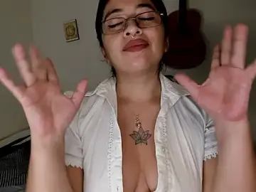 LisaHadwin  live sex cam