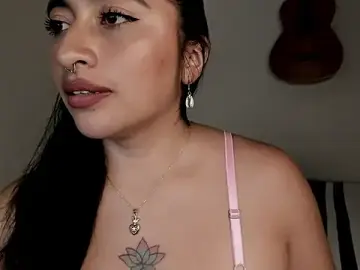 LisaHadwin  live sex cam