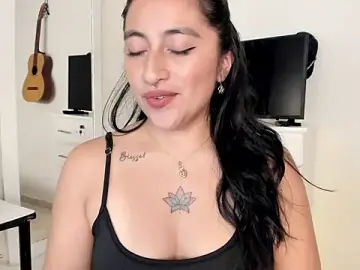 LisaHadwin  live sex cam