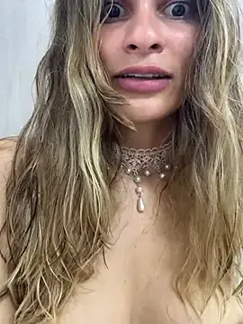 Cuteluci_  live sex cam