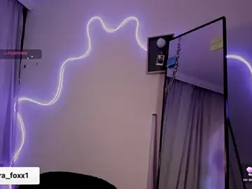 Sara_Foxx1  live sex cam