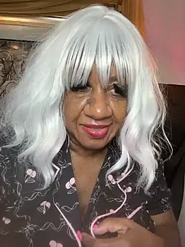 BreanaDivine  live sex cam