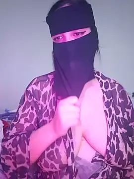 Om_tiz  live sex cam