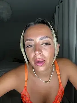 Harrietbronzex  live sex cam