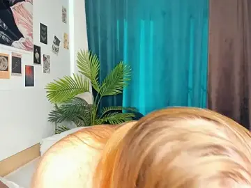 Icehoneybyte  live sex cam