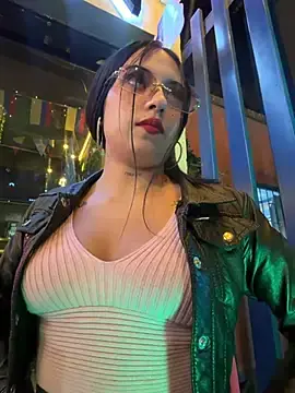 LilacNoir  live sex cam