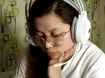 TennieReichow  live sex cam