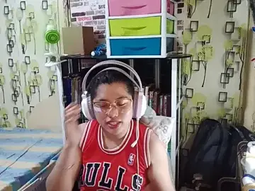 TennieReichow  live sex cam