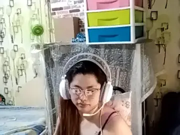 TennieReichow  live sex cam