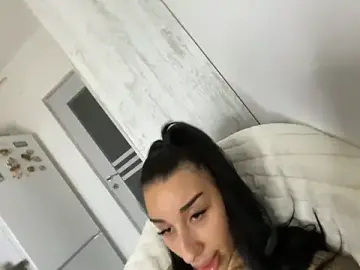 BlueEyes_BB  live sex cam