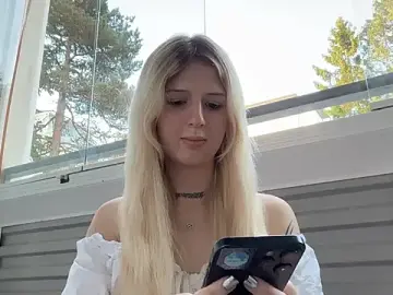 BlushAndBurn  live sex cam