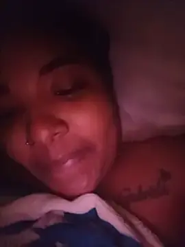 Leisy27  live sex cam