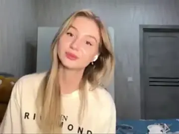 MoonlitCrystalia  live sex cam