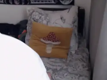 AlienforTwenty  live sex cam