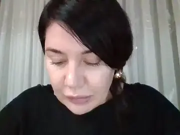 Lomivah  live sex cam