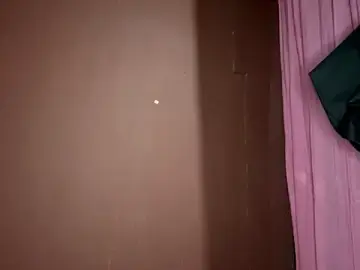 EwaGuzi  live sex cam