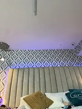 Chiara_Bond  live sex cam