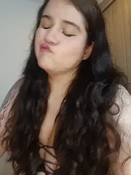ItsNaiixa  live sex cam