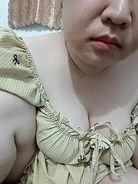 VyOanh2K  live sex cam