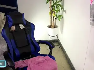 Hela_Collins  live sex cam