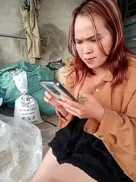 Hoanglananh1  live sex cam