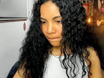 Chloe_Harper__  live sex cam