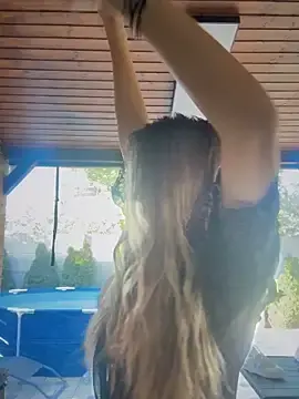 SoniaDeviis  live sex cam