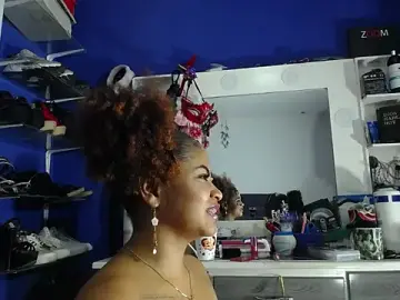 Squirter_pussybomb  live sex cam