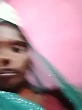Rinee_suwanee  live sex cam