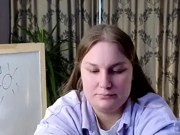 JennifferEwin  live sex cam