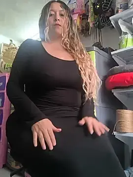 Mooncurves  live sex cam
