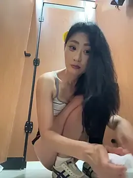 So-linger  live sex cam