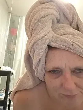 Naughtybutnicedaisy  live sex cam