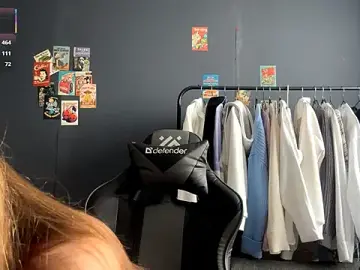 TaliaOgwynn  live sex cam