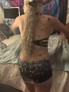 Blondebarbiebae  live sex cam