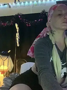 Blondebarbiebae  live sex cam
