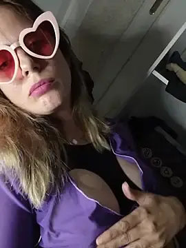 Frenchdollgirl  live sex cam