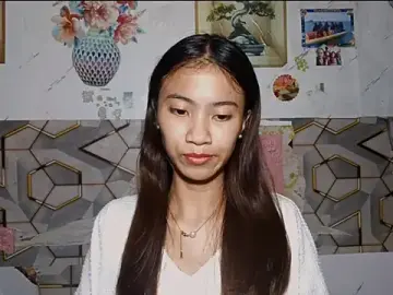 DeeannGunby  live sex cam