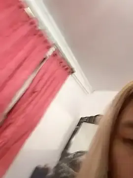 Sofigirlgold  live sex cam