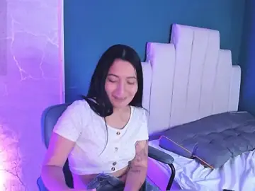 Adrienne__  live sex cam